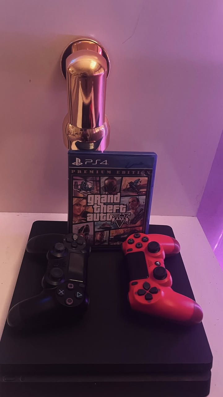 🎮🔥 للبيع – بلايستيشن 4 سلم (PS4 Slim) 🔥🎮
جهاز نظيف جداً ويشتغل 100% بدون أي مشاكل ✨

📦 المحتويات:
✔️ جهاز PS4 Slim
✔️ يدين تحكم (دوال شوك)
✔️ قرص GTA V 🔥
✔️ جميع الملحقات (أسلاك كاملة + HDMI + شاحن)

🎮 الجهاز يشغل كل الألعاب بسلاسة وبدقة Full HD 🔥
(الأداء نفس الفات بس بحجم أصغر وأهدأ) (GameSpot)

💰 السعر: 235 وبي مجال بسيط 

📍مكاني: مدينة الصدر 
📩 للحجز أو الاستفسار خاص او *********** واتساب
