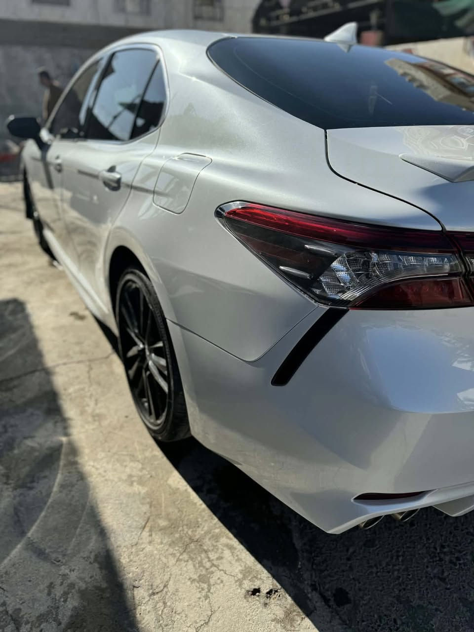 كامري  موديل 2023
السيارة بدون رقم كاتي ( تترقم شمالي )

اللون ( ابيض صدفي  ) 

 بانزين فقط 

مواصفاتها XSE بدون فتحة !!!

بصمة 🙁

4 سلندر 2500 بانزين

ثلاث وضعيات قيادة

سايد بريك بصمة

اوتو هولد

شفتات ستيرن

كراسي جلد احمر  بلادي 😊

تدفئة كراسي

تدفئة استرين 

كرسي السائق والصدر كهرباء

شحن واير ليس 🙁

رادار خلفي

رادار جابني 

رادار امامي

نقطة عمياء 

تحديد مسار

ترحيب ابواب

اشاير بالمري

اشارة لد

بگلايت لد

شاشة كبيرة 😌

كامرة دوارة 😎

قطعتين تبريد  ❄️ 

ماشية 19 الف كيلو  فقط 😳

رقم الشاصي من ضمن الصور 🫣

حادث السيارة ! جاملغ امامي ايسر و باب سايق يعني قطعتين صبغ ! بدون دواخل شررررط ! 

السونار من ضمن الصور ☹️

سعرها 225 ورقة و بيها مجال 

مكان السيارة تكريت

***********
