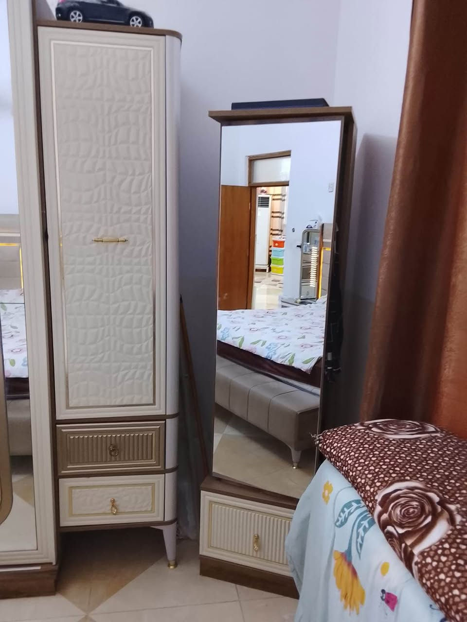 للبيع غرفه إيطاليه جديده اي عيب مابيه كله نشرات  ذاتيه عشر قطع اخذته ٢٣ورقه ابيعه مليون و٧٠٠ وبي مجال وعندي قلايه هوائيه مستعمله جدا قليل من ماركة مضبوطه فايف ستار اريده  ٨٠وبي مجال وزاويه ملابس ٤٠وبي مجال ودرج سعره ٣٠وبي مجال  مع ميز مكتبي اي عيب مابي ٥٠وبي مجال مع كنتور كلاري  سعره ٨٠وبي مجال Singapore


**إذا كنت صاحب هذا الإعلان وتريد حذفه لأي سبب، رجاءا أرسل رسالة إلى الدعم الفني**