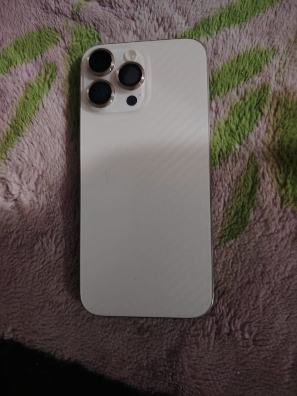 سلام عليكم ورحمة الله وبركاته ايفون ١٦ برو ماكس جهاز جديد ابمعنئ الكلمة مشحون ٤٠ مرة فقط ومكفول من كلشي حتة من الزلغ سعره ١٦٠٠ وبي مجال ***********
