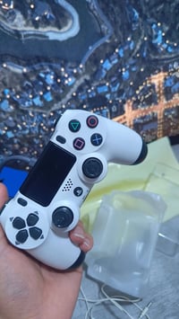 جوستكات بلي فور وحدة اصلية مال بآلة والثانية تجارية جديدة سعر القطعتين...