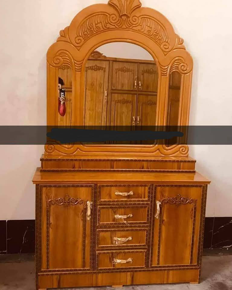 غرفه ام ال5باب غرفه لوجه صاج طبيعي 4 ملم والداخل 3ملم معاكس ابيض القاعده بلوك ضهر جرجوبه براغي ارتفاع الكنتور مترين و35 مع التاج ناصي ملحق الطول 3متر ونص الزاويه برتفاع الكنتور عرضه 90 سانتيم ميزتواليت وجربايه وكومديات يمنه ويسره والصوميه شغل درجه اوله بلوك بلاويدداسود 6رجلين *********** السعر مع الشد والنقل 850 داخل بغداد فقط
