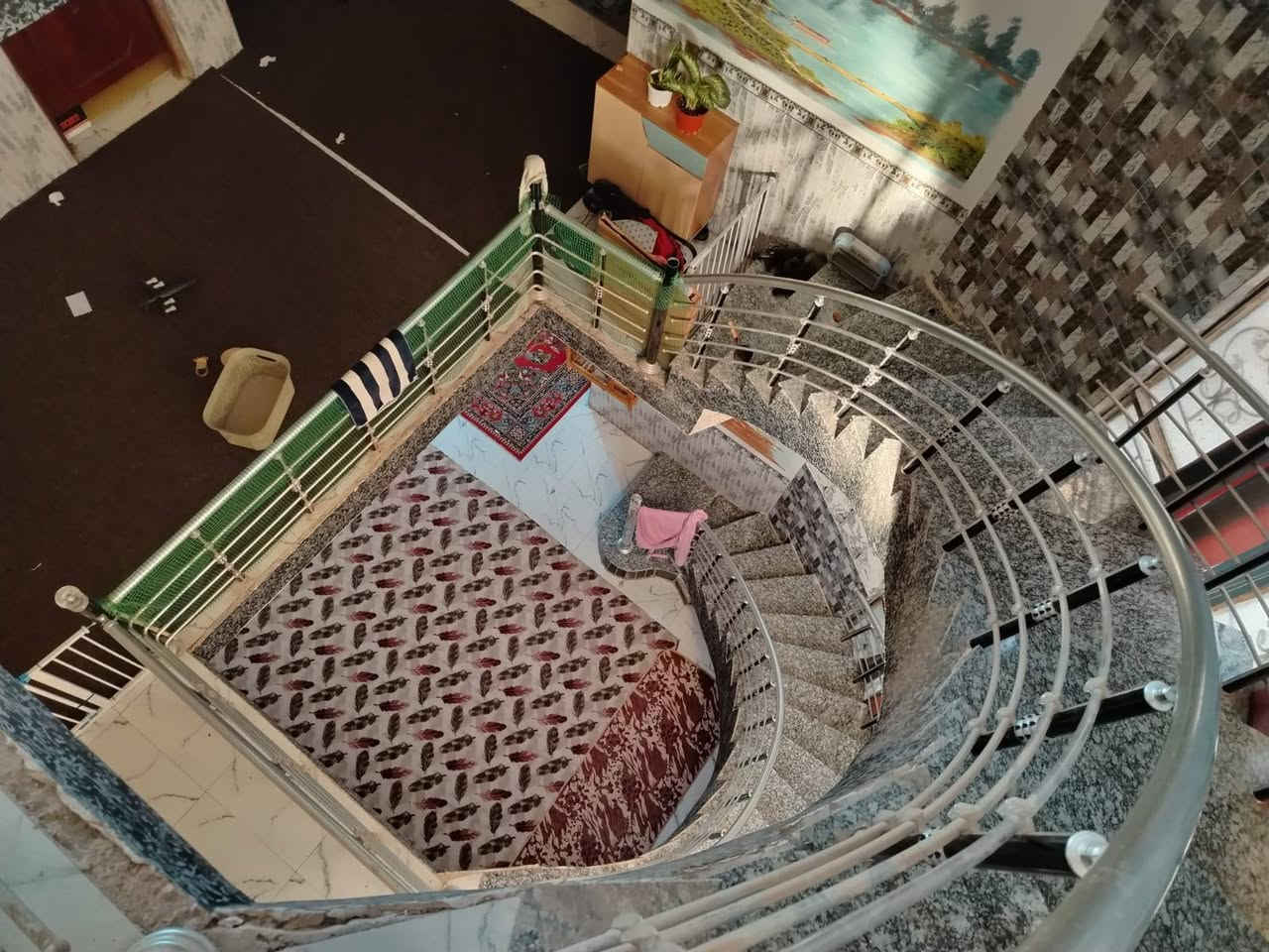 بيت 200 متر طابو صرف
منطقة حي الجامعه المربع الذهبي 
شارع 10 تبليط
طابقين جاهز
رقم صاحب الدار
*********** ابو أمير
