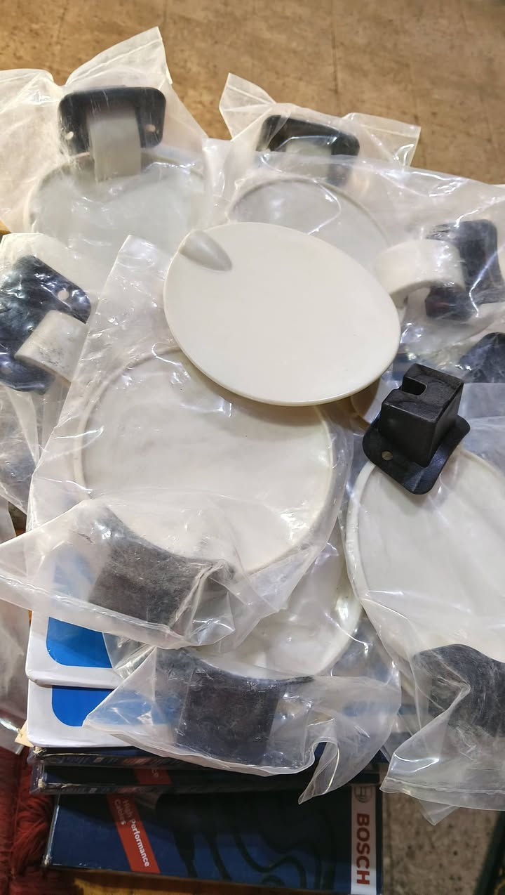 وصل.  وصل.    غطاء تنك خارجى فيكترا موديل 95.   جديد. فيكترا A@


**إذا كنت صاحب هذا الإعلان وتريد حذفه لأي سبب، رجاءا أرسل رسالة إلى الدعم الفني**