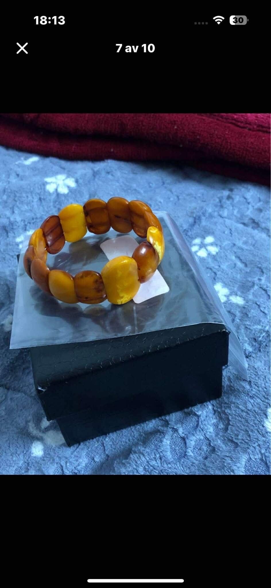 عندي مجموعة من الإكسسوارات اليدوية الجميلة تتنوع بين مسباح من الكهرمان الطبيعي وخواتم فضية عليها أحجار كريمة، بالإضافة إلى أساور وعقود بتصاميم أنيقة. للمزيد من المعلومات والتفاصيل، تواصل معي.