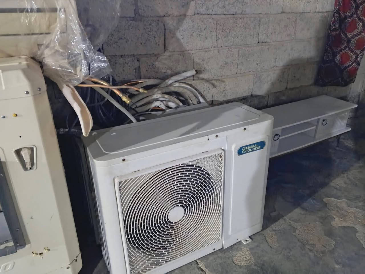 يوجد لدينا بضاعه نظيفه تتكون من مبردات سبالت طنيين للاستفسار الاتصال على الرقم ***********
