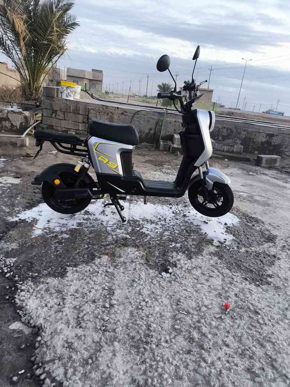 السلام عليكم R9موديل 25 نضافه فول شوفه عيونك بطاريات  32رايده 475 وبيهي مجال مكاني بصره لدير  ***********
