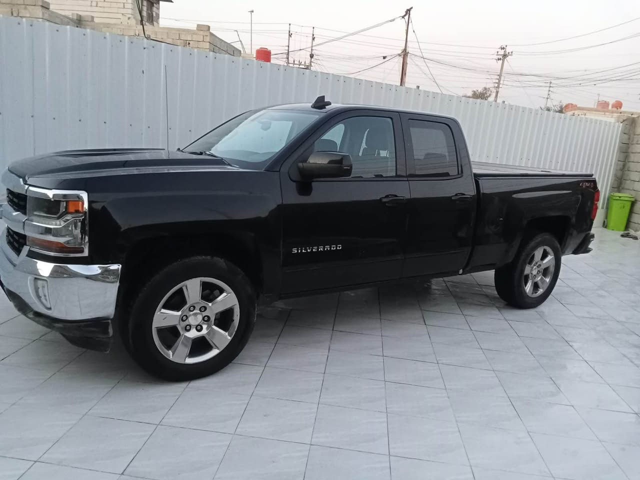 سلام عليكم للبيع 

سلفادور موديل 2018
محرك 5300.  V8
تشغيل عن بعد 
سياره باب قصير بدي طويل 
نضافه فول نضيفه
حادثه بسيط كلش بدون ايرباك 

المكان البصره 
للتواصل *********** البصرة, العراق
