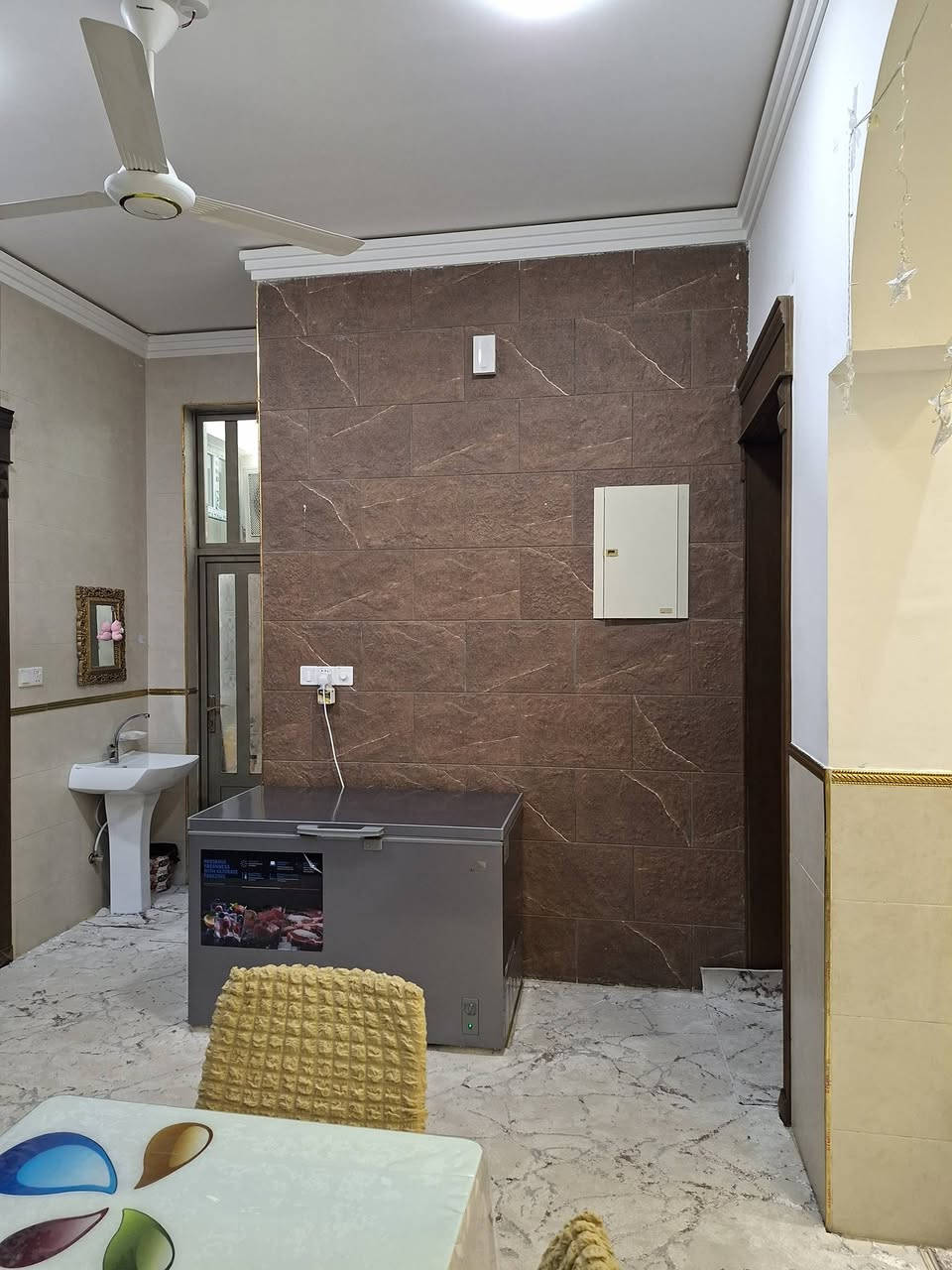 السلام عليكم
بيت للبيع في الجغيفي الثانيه قرب أسواق البياع مساحه 200متر ارض بجر 
بناء درجه اولى اربع غرف نوم مع صاله وهول داخلي للطابق الارضي وكذلك الطابق الثاني نفس تصميم الطابق الارضي ومطبخ وصحيات  داخليةعدد2وخارجية عدد1
السعر 190وبي مجال
 للاستفسار ***********
