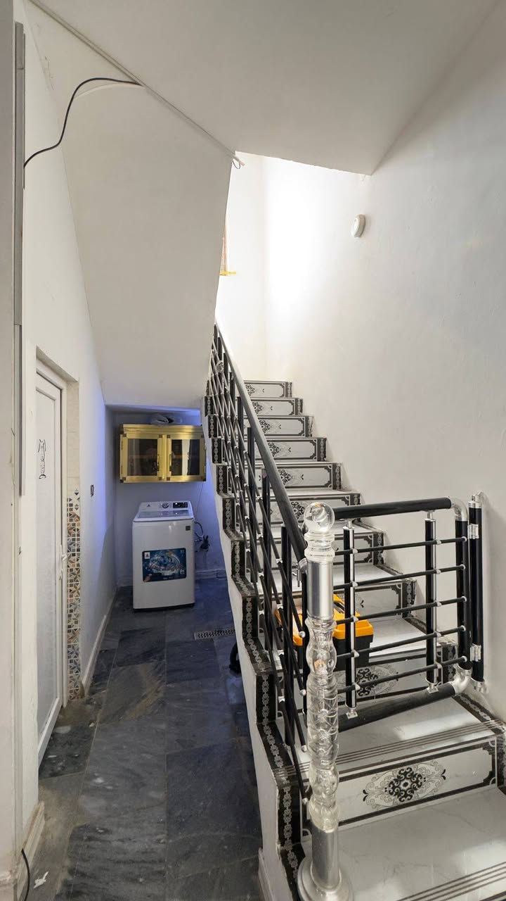 تحيه طيبه بيت للبيع 230متر بناء طابوك تبليط للباب البيت يبعد عن السايدين 80متر فقط قريب كلش منطقه كلش هدواء عنوان ابي خصيب فجه نعمه سعر لبيت ٢٦٠مليون وقابل للتفاوض طابو عراقي اصلي أهل الكاع بصفك البيت يحتوي على غرفه ٢ ومطبخ وديوان وصاله وكراج للتسفسار مكتب النور الذهبي وتساب *********** ***********
شريحه
