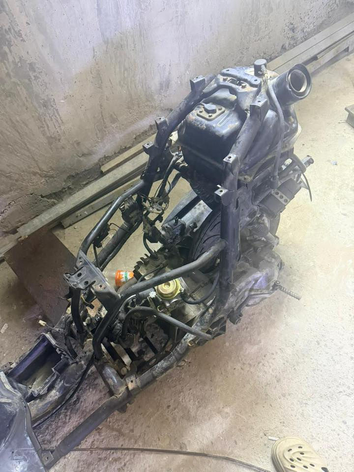 السلام عليكم
التواصل عالواتس اب ***********
غراض فراشة ١٤٠ ام شوارب تفصيخ 
مكينة مجفتة مكفولة من البكن تشلع الكاع 
ويالة وتايرات امامي خلفي
دبلات امامي خلفي . كلجات امامي خلفي
كابريتر واحد تجاري وواحد بلادي مال دراجة نفسهة
قبق هندر . شاصي و ماشة
كفرات وسوادات . ذيل واشاير     
ظفيرة . تانكي . طوافة . عقل
مجمع جوزة كامل سويج عدد 
كاسحة . يدات . بريكات . كويل . سلف
يعني بين قوسين دراجة كاملة شغالة ابيعهة تفصيخ
