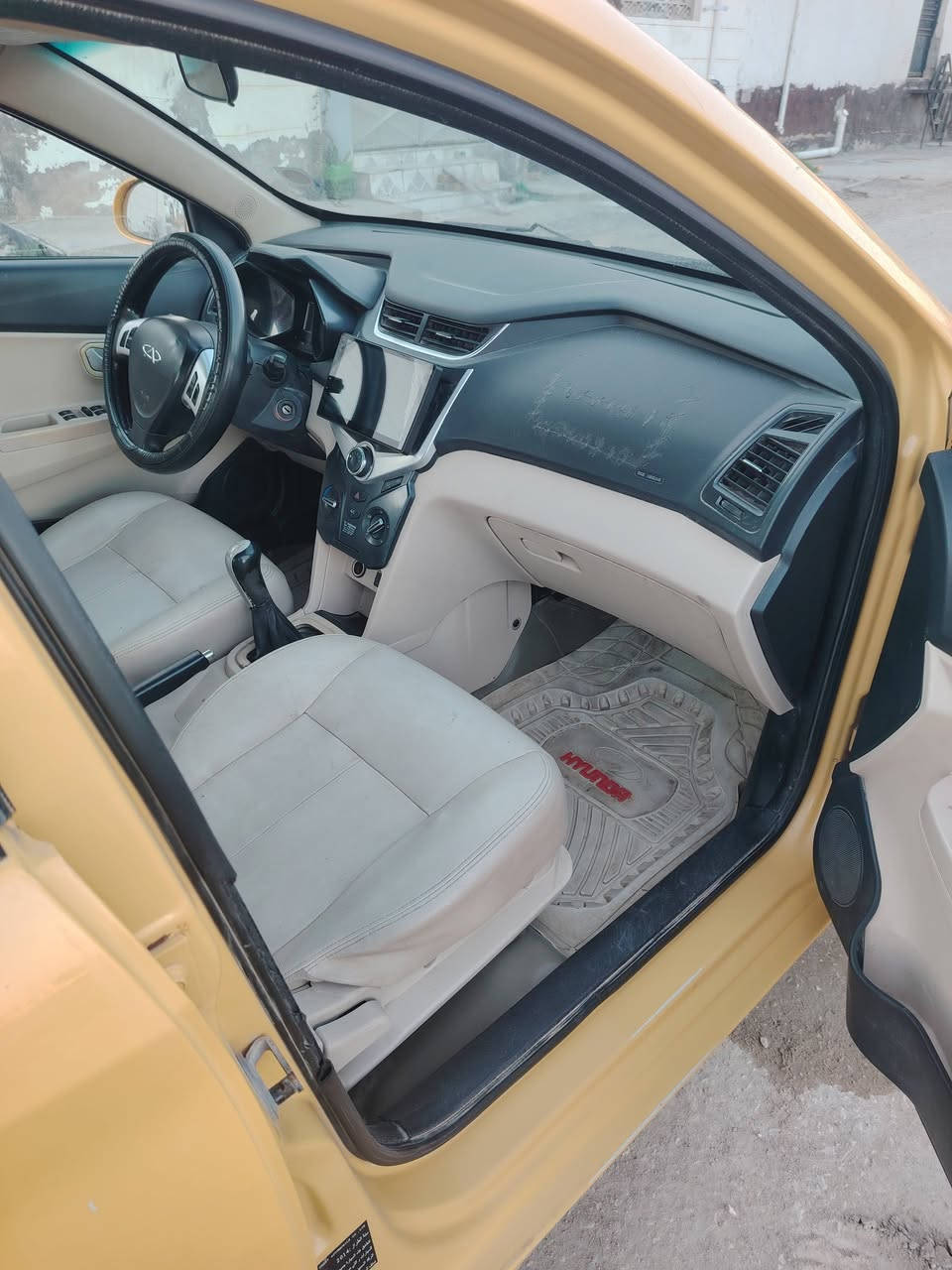 سلام عليكم للبيع فلاوين موديل 2014 حره سياره جديده مكفوله من ضربه وتبديل وصبغ ماعده بس بنيد بيهه محرك كارتون حداديه أماميه وخلفيه جدد ستوني مسويهن تبريد ثلج تدفئه شغاله كهربائيات كلها شغاله تخم تاير شاشه تحكم ستيرن تحكم مري كشنات جلد ريمون سنتر لك رقم بابل دولي مصفره هيئه وغرامه مكان سياره ديوانيه السعر 32 وبيهه مجال بيع مستعجل ***********
