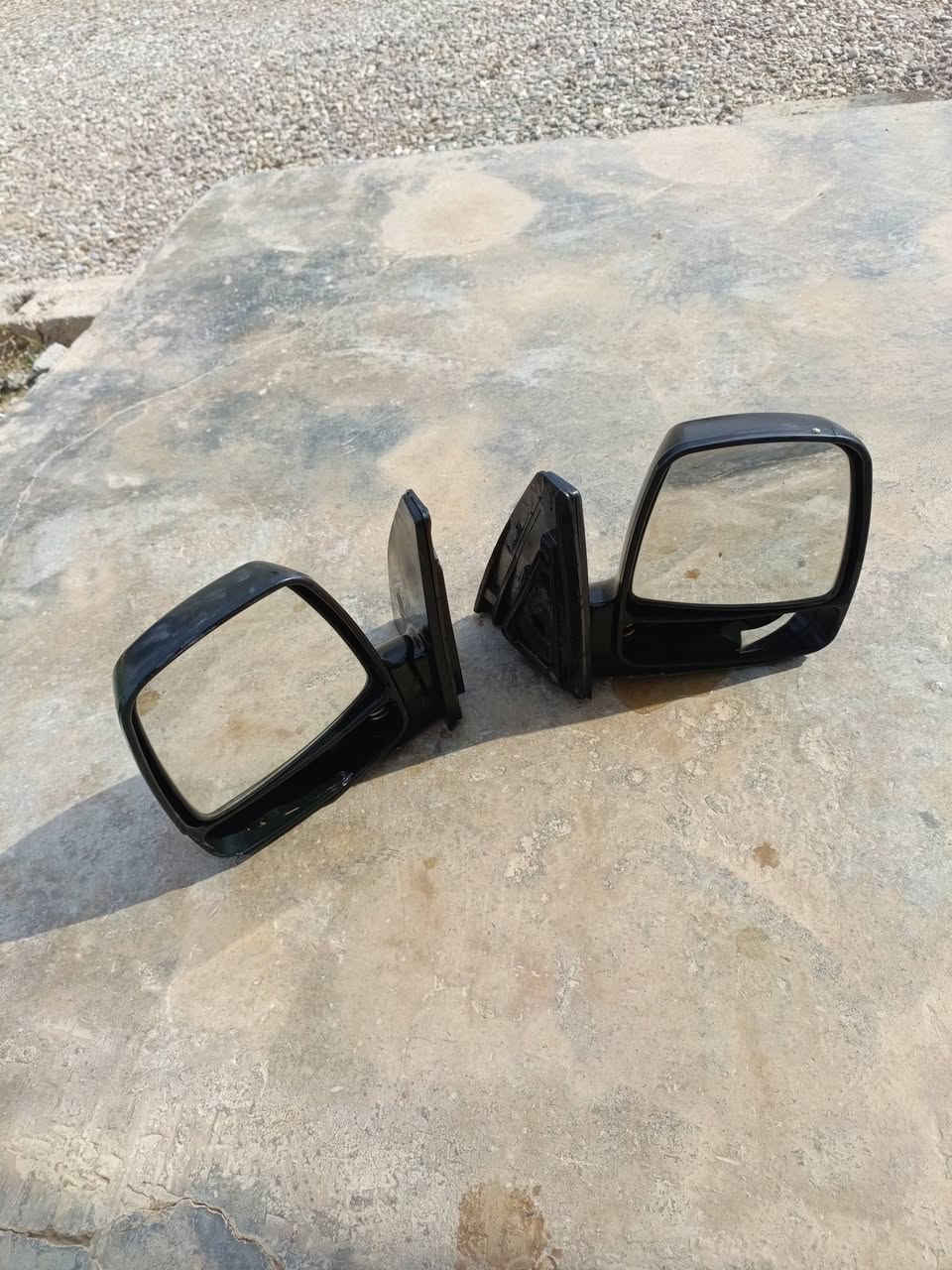 مرايات كيه للبيع بس مرايات  الجوه مكسرات سعر 40 وبيهن مجال 
***********
