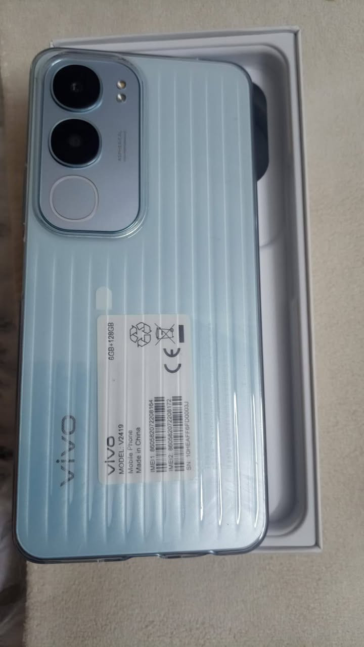 جهاز فيفو فقط مشتغل حتى سيمكرت ممخلي بي للبيع 
السعر ١٣٠ الف مكاني بغداد الرشاد 
***********
