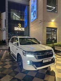 لاندكروز 2021 شركات ماشيه 35 الف / كم السياره كلش جديده وبعدها بحاله ا...