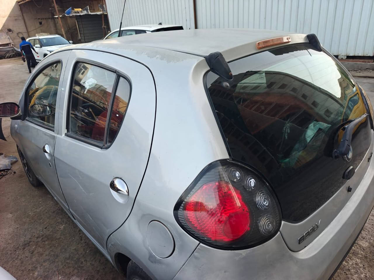 السلام عليكم متابعين كراج الشمري لتفصيخ السيارات... سياره جيلي باندا للبيع محرك كير مكفولات كير اوتوماتيك تحويل ثاني يوم العنوان بغداد الدورة مدخل حي اسيا للاتصال ***********
