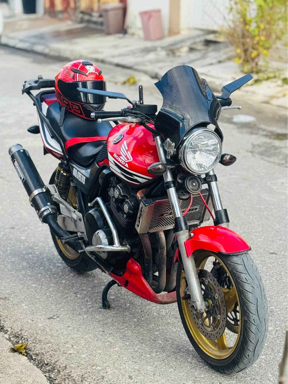 سەرتە بەناوی خوا ئەو ٤٠٠ سوپارەمەن هەیە بۆفرۆشتن ماڵەکە بەرچاوە وەسفی ناوێت تایە بۆ تایە بەشەرت کەپسە ٢٠٠٧  کابرێتەیە ماتۆرەکە جایەزە ڕۆنی مۆتوڵ تاخم پلاک نەقسی نیە سەحری ٢٢ مەجال شوێن هەولێر موشتری نی بێزارمان مەکە لەگور ڕێزم أربيل, العراق


**إذا كنت صاحب هذا الإعلان وتريد حذفه لأي سبب، رجاءا أرسل رسالة إلى الدعم الفني**