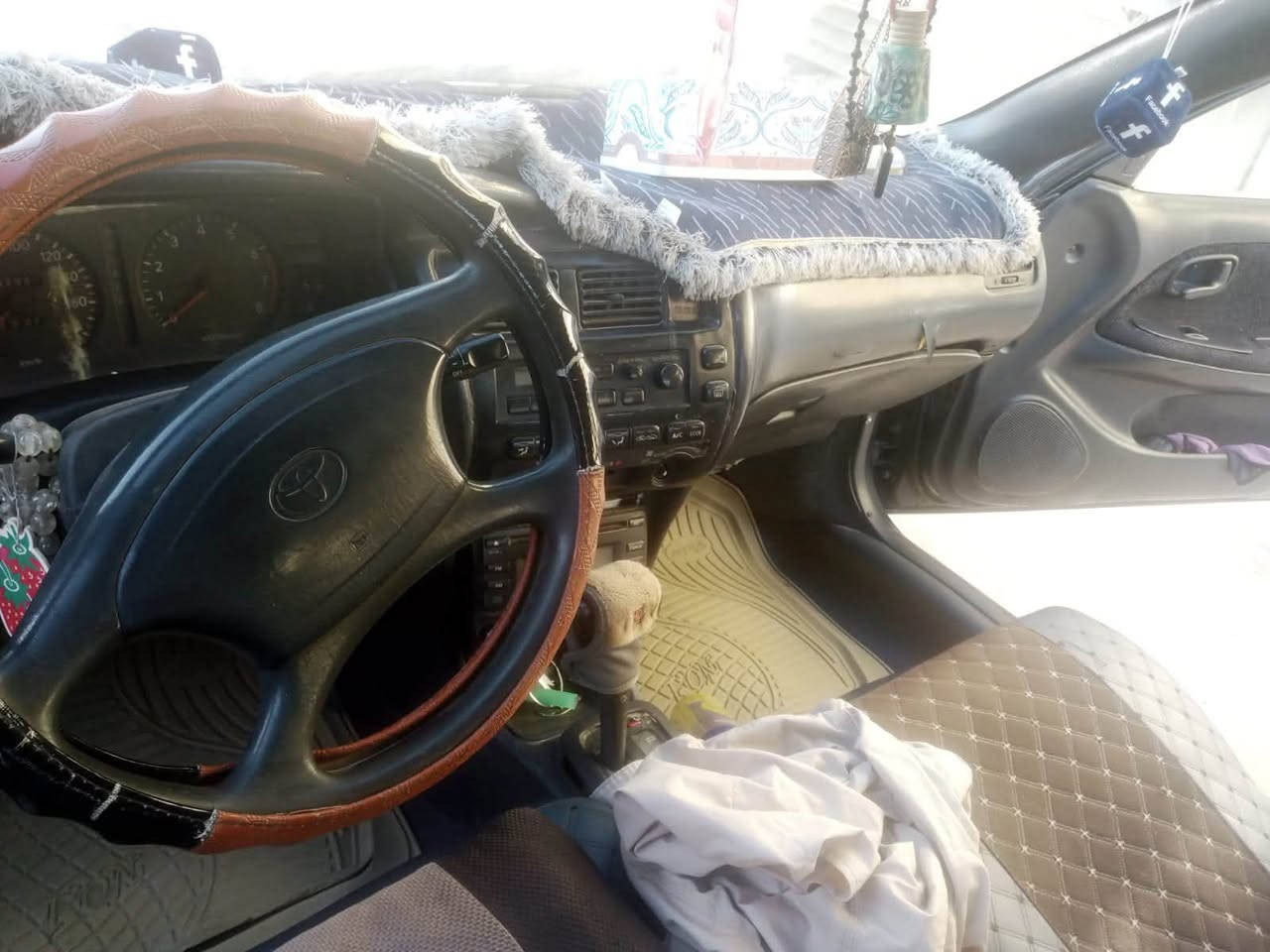 سلام عليكم 
كورلا 92 
سياره حلوه ونضيفه 
مناقصها كلشي 
صدر تخم تايرات حداديه جديده  
كير محرك شرط 
بيع مراوس سياره حلوه نضيفه 
المكان صلاح الدين بيجي 
***********
