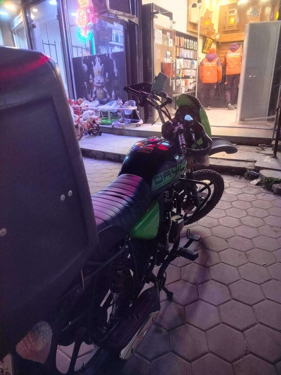 السلام عليكم دايوان موديل 25 مكفولة كاملة بعدها زيرو 
رقم اربيل تحويل ثاني يوم مكاني بغداد الشعب 
السعر 2650 وبيها مجال الرقم ***********
