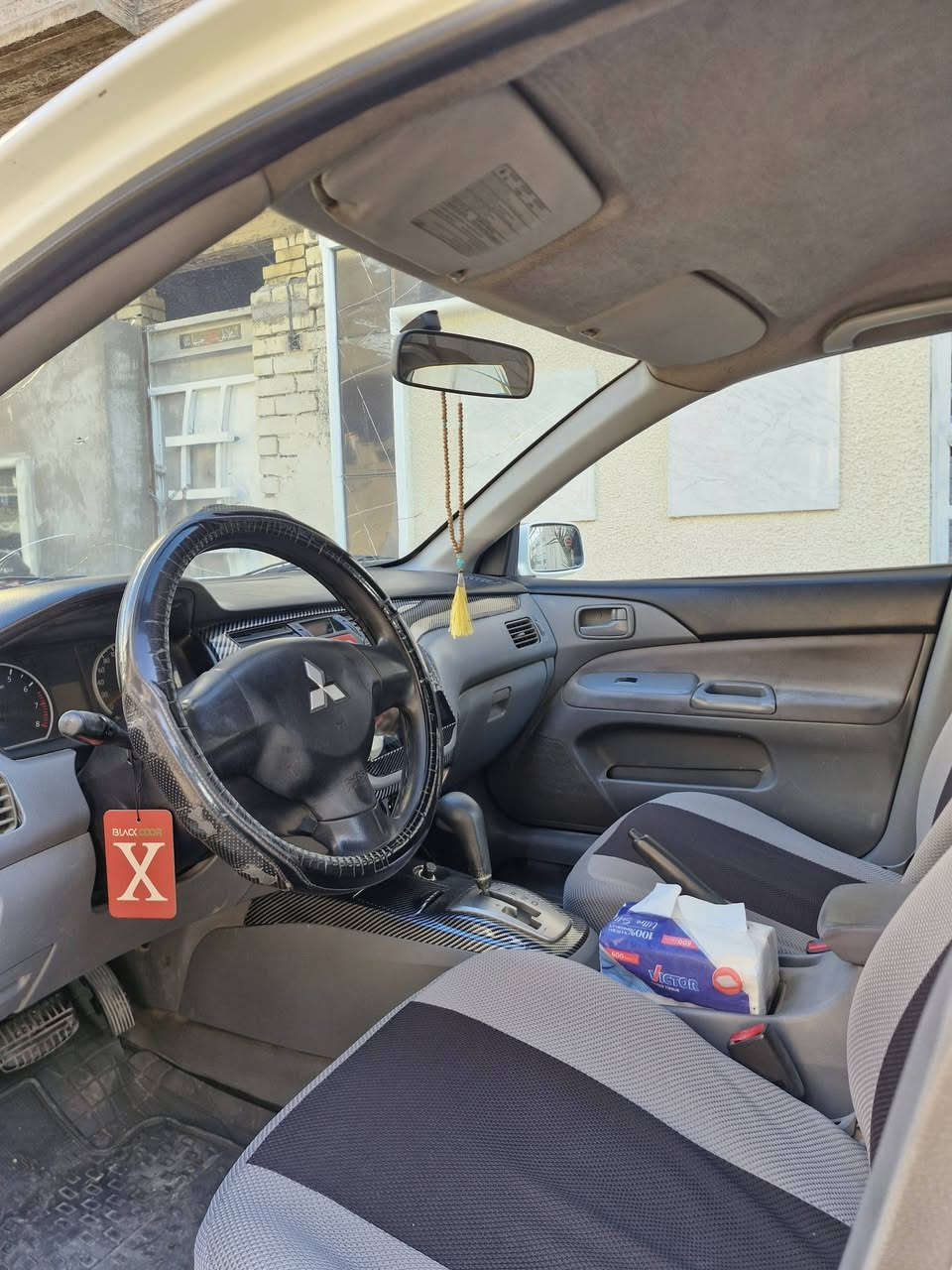 السلام عليكم
لانسر موديل 2010 للبيع خليجي شركة عامة السيارة مصبوغة حزام للجمالية مكفول شواصي ولغود 
 ضربه بالچاملغ الأيمن والجاملغ مبدل واشويه بخشم البنيد هو والدعاميات الدعاميه الخلفيه اصليه ومصبوغه والاماميه تجاريه وطخه باب السايق 
ملاحظه/السيارة مطلوبه للمصرف بس انته تأخذها صافية واكفلك التحويل .
السيارة بيها منظومة غاز والمكينة كايمة يعني يرادلها مكينه 
السعر ٦٥ ورقة العنوان الشعلة 
رقم الهاتف /***********
***********
