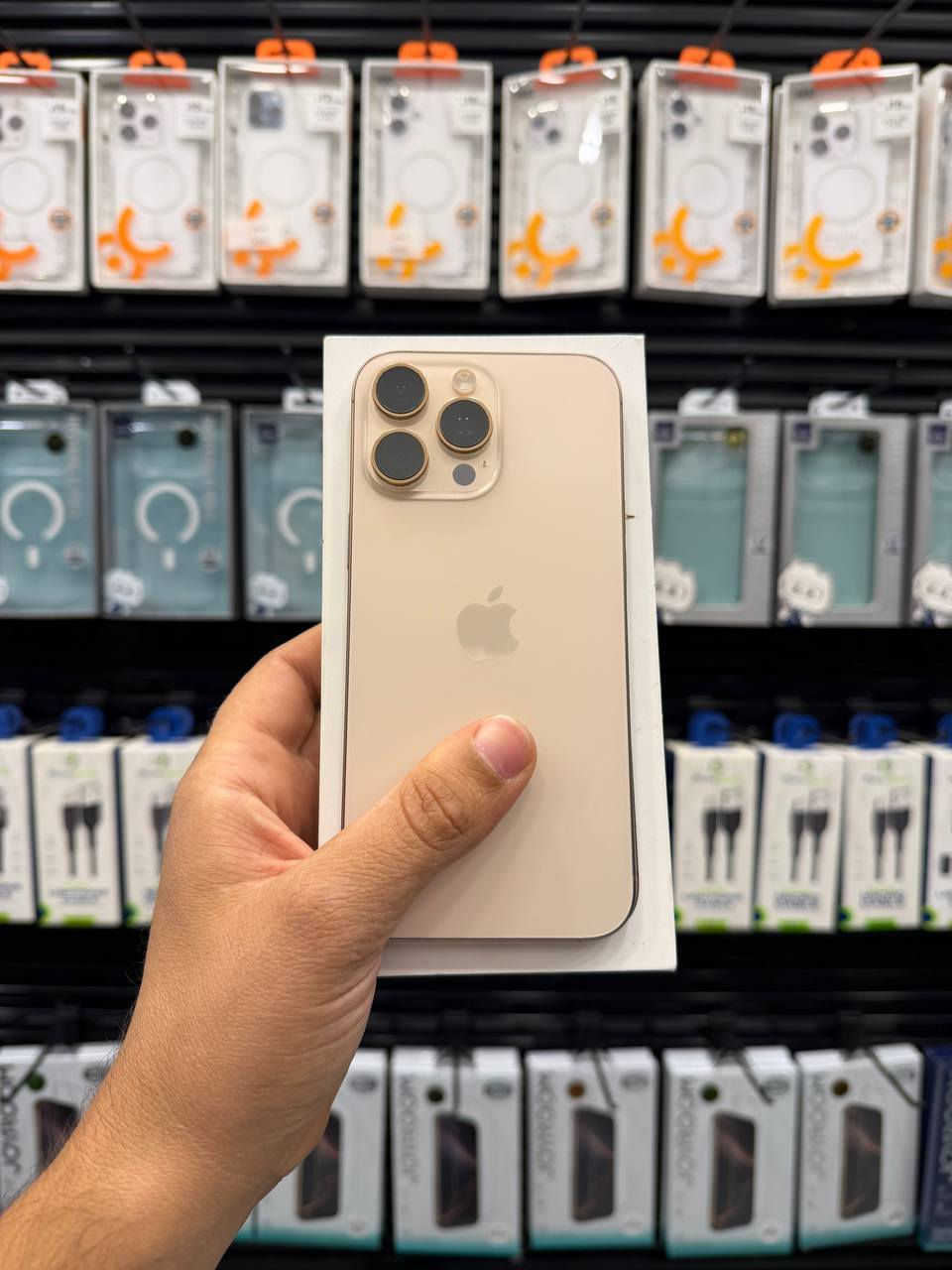 بسعر مليون و 300 الف دبل سيم كارت 
IPhone 16 pro max 256GB 
 
مستخدم دبل سيم كارت
بطارية 94%
لون المميز صحراوي 
مع ضمان ✅️ 

العنوان الزبيدية شارع الأطباء مجاور صيدليه العلمية للاستفسار ☎️ 
***********
***********
