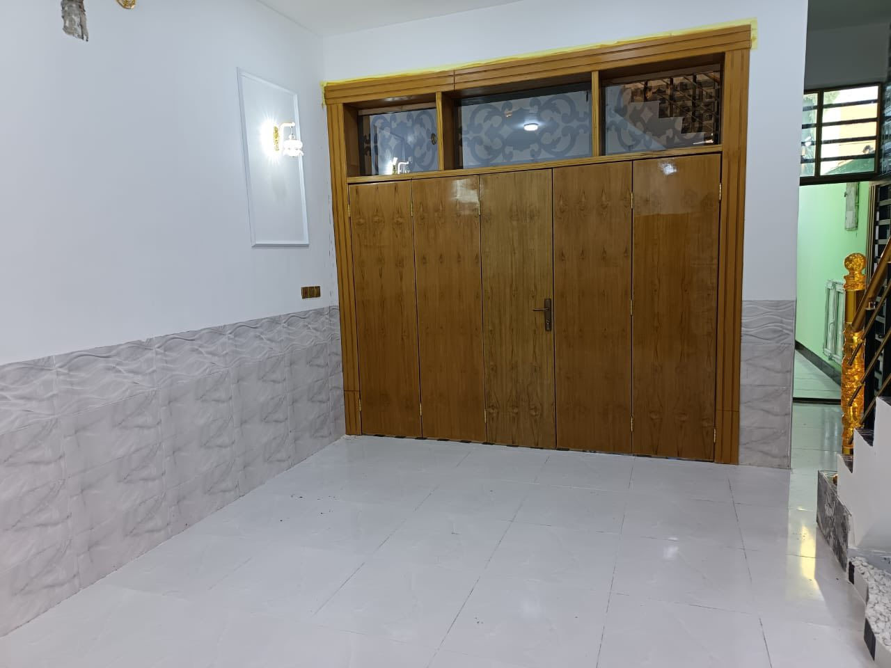 السلام عليكم دار الرهن 100م طابقين 3 غرف نوم جديد في حي النداء منطقه ال52 مبلغ الرهن إذا كان سنتين 30مليون وإذا 3 سنوات 35 للاستفسار اكثر الاتصال ***********📞📞
