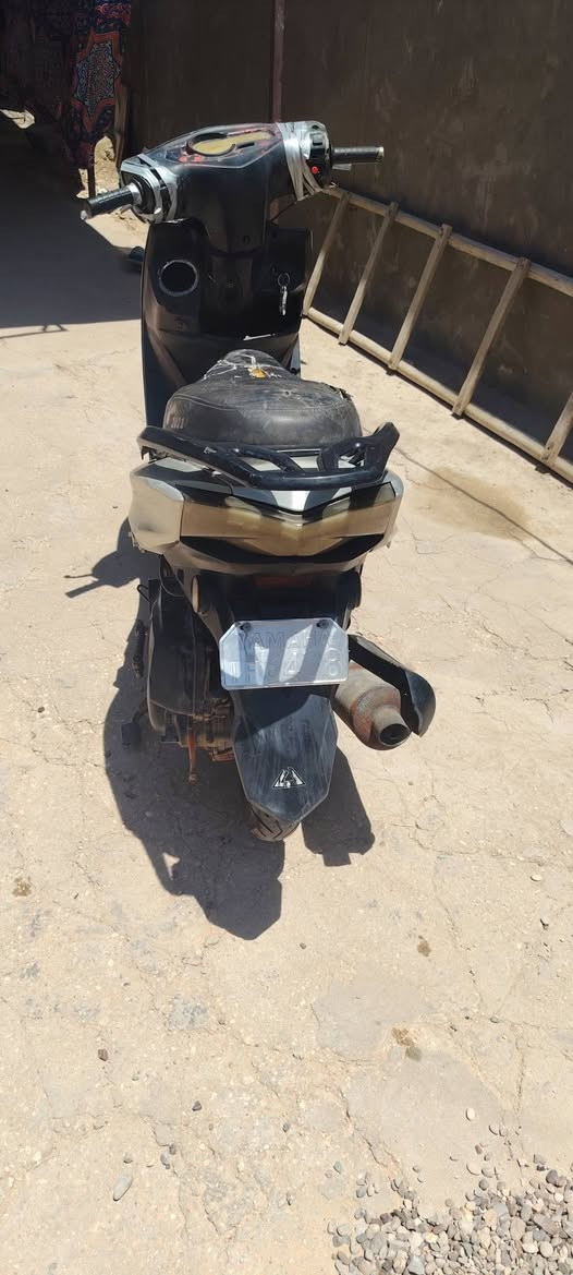 سكنز للبيع كامله مابيه نقص السعر٢٥٠اوبيه مجال المكان الخيرات ***********
