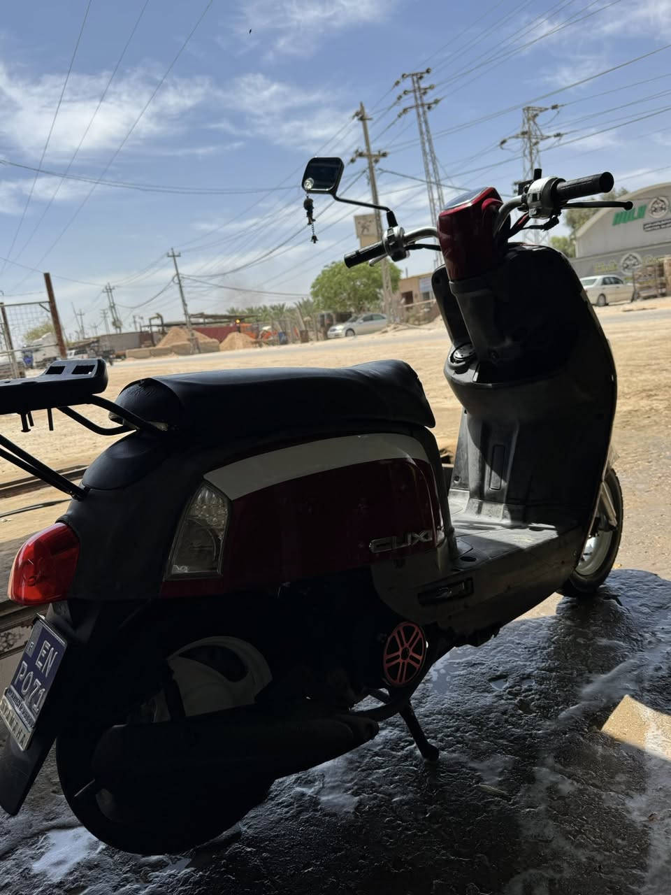 السلام عليكم 
ماكس بوليس ✅
مفتوحه شغل مضبوط بوشه 49بلادي ✅
سلف رياضي ✅
شوته بطل رياضي ✅
دراجه نص نكره تشتغل 
كفراته اصليه 
ترايك لليابان 🇯🇵✅
السعر 600وبيها مجال 
عنواني النجف مناذره📍
اتصل وتدلل واتساب موجود ***********📞
