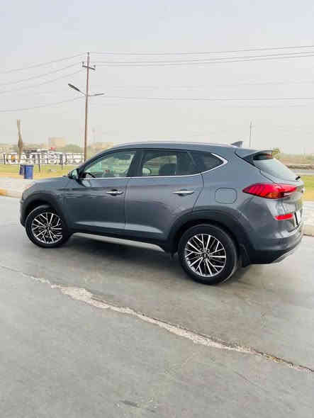 السلام عليكم 
توسان ٢٠٢١
فول مواصفات عدا البنوراما 
تدفئة  كشنات
خمس عدسات
كامرا ٣٦٠ دوراة خمس كامرات hd
تدفئة ستيرن 
ماشية 63 الفزحقيقي
بصمة 
ويل كروم 
كشنات جلد
كشن كهربائي
جنطة كهرباء 
محرك ٢٤٠٠ مكفول من فتح وتبخير وتنقيص
تحكم فول 
تحديد مسار
رادارات فول
سايد بريك بصمه 
ثلاث انضمه قياده
نضام صوت انفنتي 
لايت LED بلادي مع لد 
السياره كلها على وضع شركه 
واسط كوت ب اسمي

السعر 190 وبيها مجال 
حادث قبق جنطه والجاملغ الخلفي الايسر  مصبوغ بدون ايرباك +بجم كبس شركه 
للاستفسار ***********
