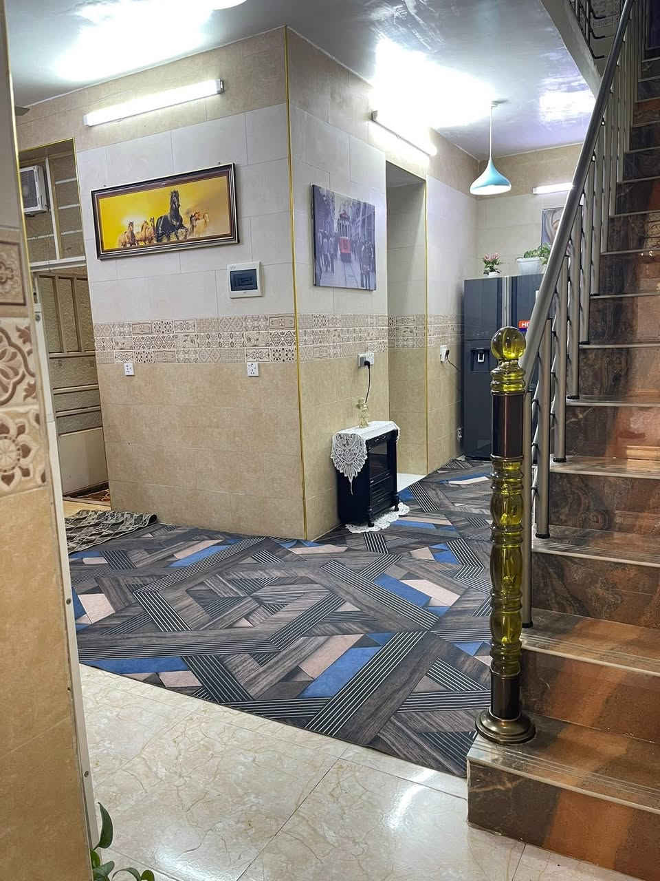 السلام عليكم
بيت 100 متر في حي البساتين شارع احمد الوائلي الواجهه 6 ( خدمات وتبليط ) 

طابو زراعي سند 25

محتويات البيت
الطابق الاول (استقبال و مطبخ وترك وغرفة نوم وحمام وتواليت 2 ) 

الطابق الثاني
(غرفتين وصالة وحمام وتواليت)

الطابق الثالث
(مخزن وسطح )
( السعر 180 ) مع غرفة النوم لون بيجي + الكاونتر 

للإستفسار الاتصال على الرقم (***********)
