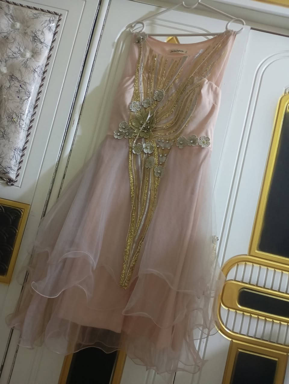 مرحبا بنات عندي هذني الفساتين شتريتهن  لعرس اخويه ولبستهن مره واحده وريد ابيعهن


**إذا كنت صاحب هذا الإعلان وتريد حذفه لأي سبب، رجاءا أرسل رسالة إلى الدعم الفني**