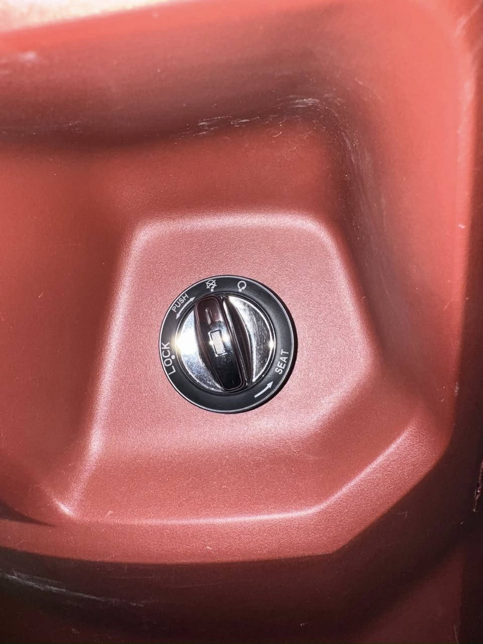 السلام عليكم
دراجة شحن للبيع 
الدراجة من شركة الريان 2025 ( وحش الكون ) 
الدراجة مستعملة قليل 
الدراجة بصمة ( تجي وياها بصمتين +مفتاحين احتياطي ) 
الدراجة ملف 2000 
6 بطاريات اكبار 32 امبير 
السرعة 80 
تقطع مسافة 80 كيلو في الشحنة 
للاستفسار:***********
