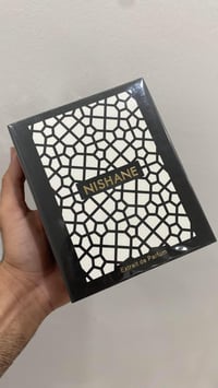 نسخة 21 • مستحضر تجميلي