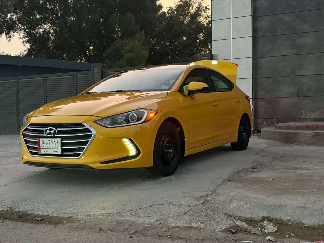 السلام عليكم النتره تكسي موديل 2017 السياره جديده وجاهزه بدون حادث حادثها غرق 5 بل ميه وهنا بل عراق بيها باب السايق مبدل كير مكينه بلادي مكينه زيرو هيه وتفرعاتها صدر تخم تاير صبغه جديده لون القلم دوشمه جاهزه لاخر حبايه مكانها بغداد اخوان مكلف بل نشر ‭0771 229 5724‬
