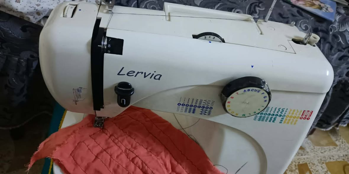 مكينه خياطه للبيع
مستخدم شي قليل 
اصلي ابو نقشات 
***********
