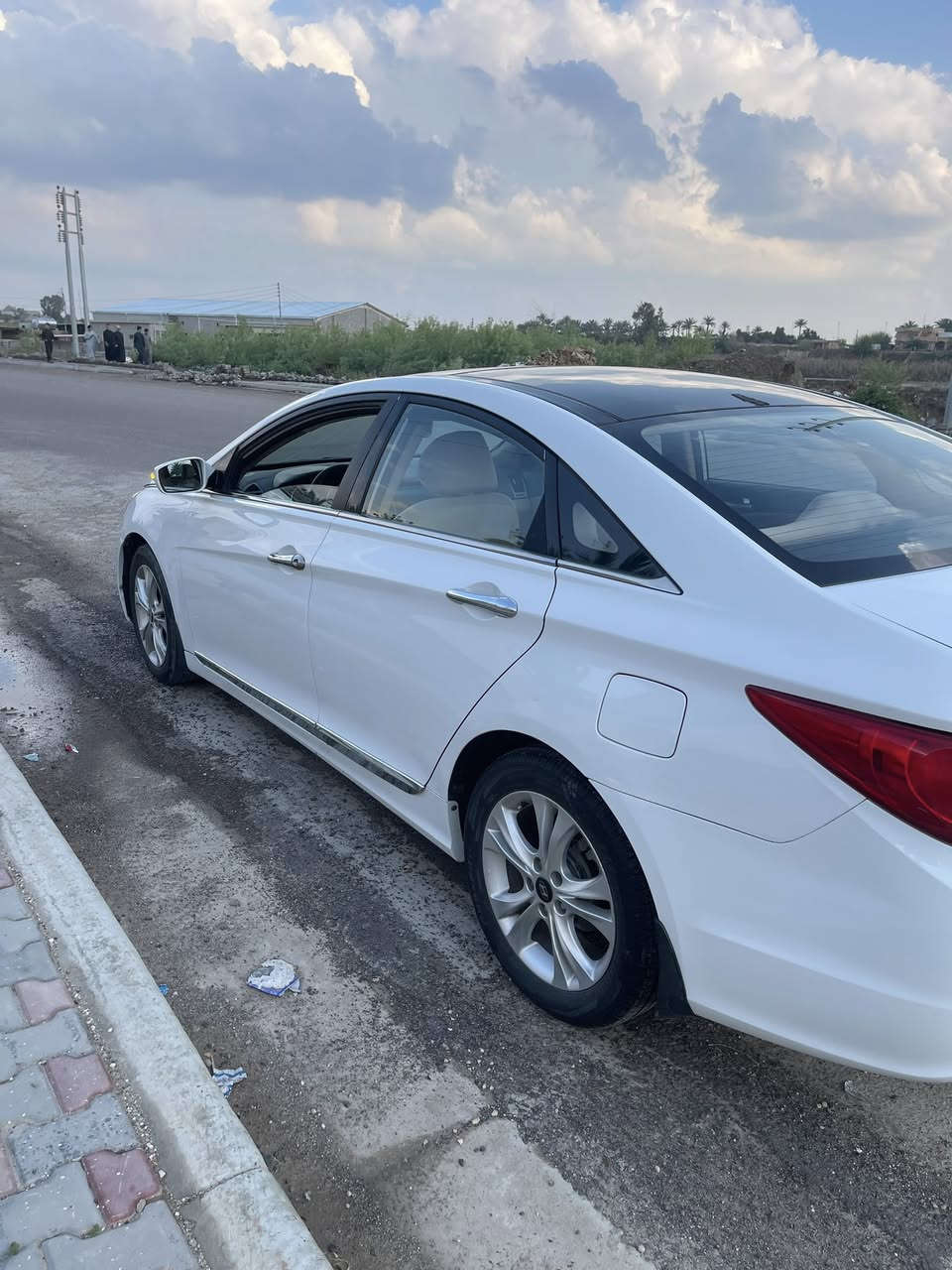 السلام عليكم للبيع سوناتا 2011 خليجي مكفوله ما عدا نصف باب السائق صبغ وبقيت السيارة مكفوله من الصبغ والتبديل رقم بغداد أنكليزي بسمي تحويل مباشر المكان صلاح الدين الضلوعية للستفسار ***********
