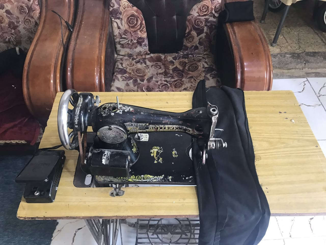 مكينة خياطة اصلية ام الفراشة شغالة على الفحص مكينة وماطور ودواسة وميز السعر ٦٥ المكان نجف حي ميسان ***********
