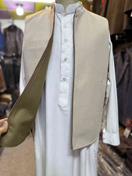 ازياء الاكابرلالبسه الرجاليه 🇹🇷 
⬇️
جديد 💣 
⬇️
يلك جوخ وجهين  
⬇️
قياسات  كامله 
⬇️
سعر فقط28 الف   
⬇️
العنوان سامراء الضباط الاولى مقابل الجبريه الاولى قرب مول الصيني سابقا مقابل نعوم للحاسبات متوفر توصيل لجميع محافظات 
هـ *********** 
⬇️
صفحه الانستا 
https://www.instagram.com/azz_ekibar?igsh=MXg1NnB2NDVibmp5OA%3D%3D&utm_source=qr
