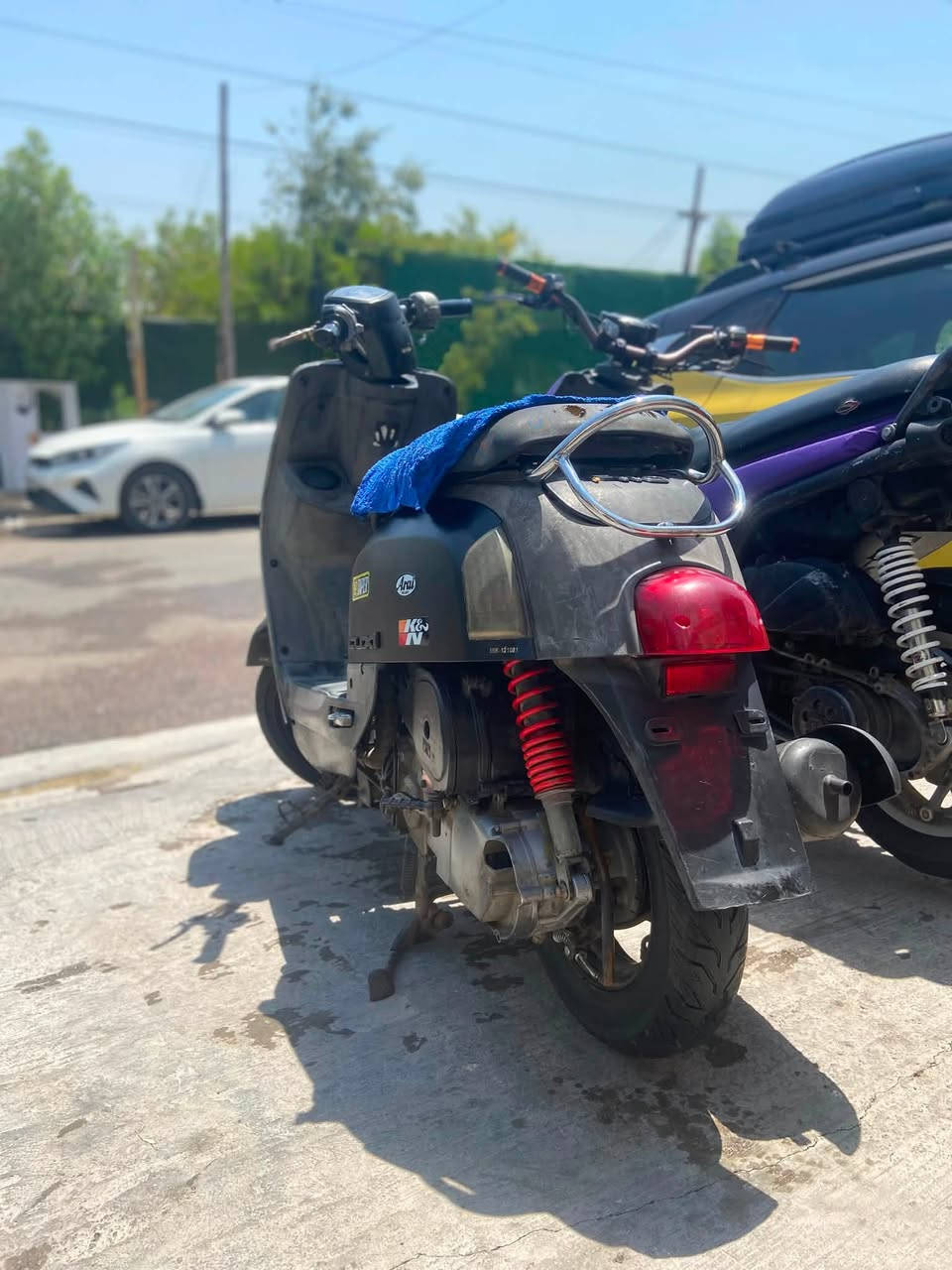 سلام عليكم ماكس بوليس بلاديه من الطول لطول كفراتها بلاديه المكينه برغي مامفتوح بيها جيب احسن فيتر وتعال افحص كهربايات كلها شغاله نكره بكل وقت حساس خلفي الدراجه كامله مابيها اي نقص الرقم ***********المكان بغداد الدوره السعر 700وبيها مجال حك الجيه
