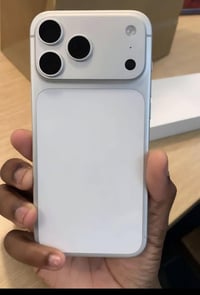 17برو ماكس سلفر لو مميز والأكثر مبيعآ ذاكره 256 بطاريه 100 مشحون 35مره...