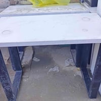 ميز حديد • سطح خشب • بغداد