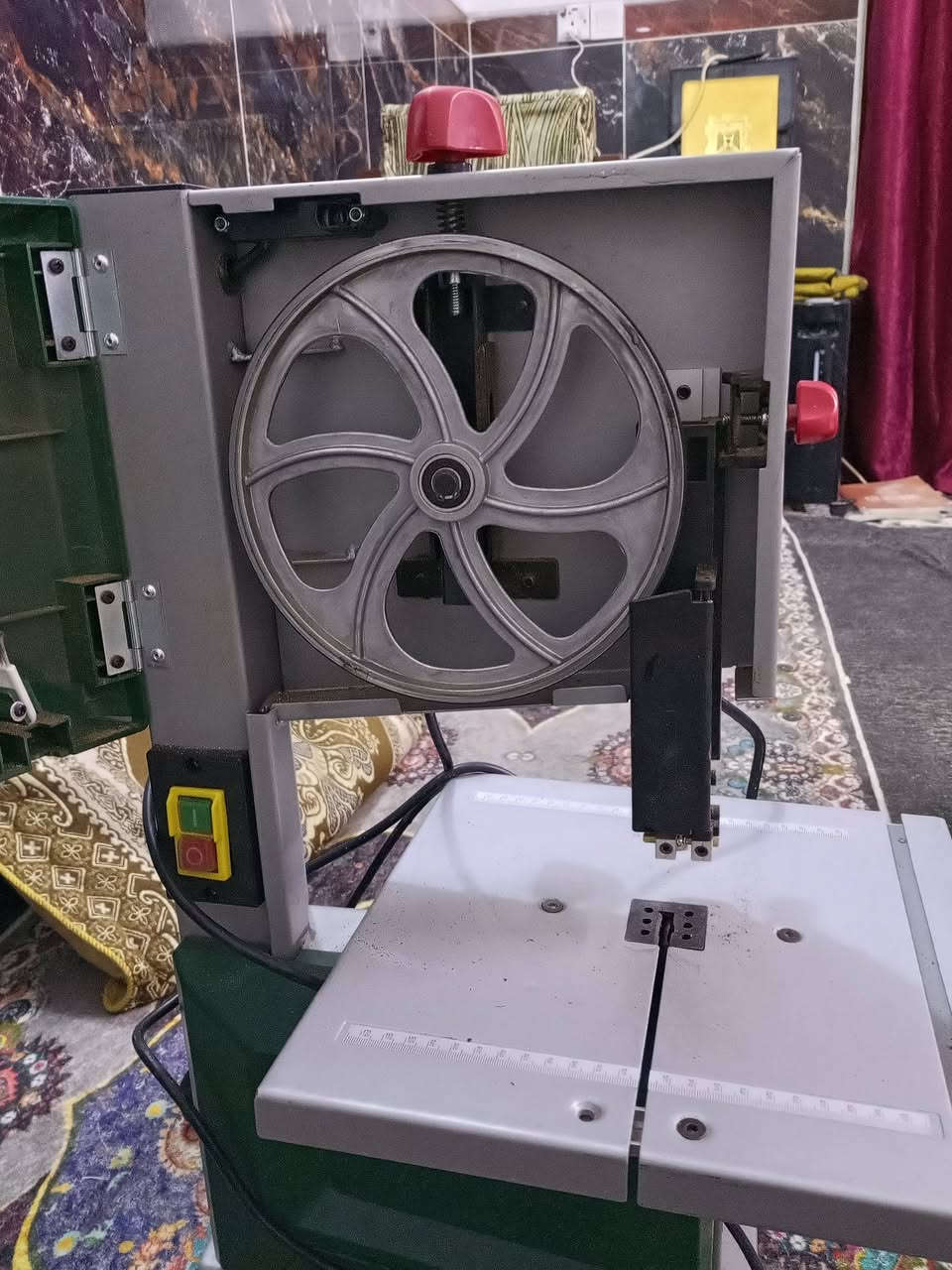 منشار من ضدي الماني جديد وشغال كلش ثكيل  يشتغل تشريح  ويشتغل كص  حتة حديد يكص لسعر 65 وبي مجال مكان بغداد رقم ***********واتساب
