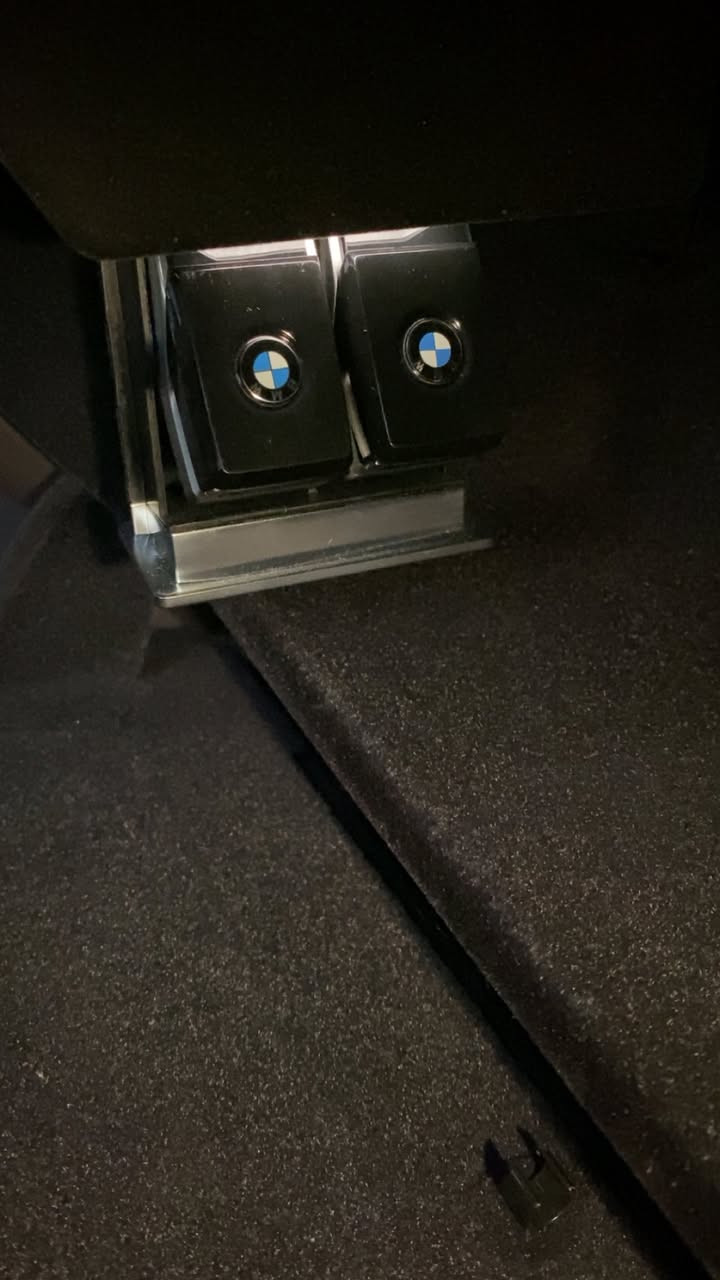 السلام عليكم
للبيع BMW 730 Li موديل 2018 لارج 

من القطع النادرة تعتبر زيرو السيارة 

لون صدفي داخل قهوائي جديدة جدا 

ماشية 27000 خليجي وكالة العروش 

كفالة عامة صبغ بارد تكحيل شخط حتة الدعاميات 

بأعلى المواصفات بهذا الموديل 

عطر داخل الجكمكة خاص بلسيارة كهربائي التحكم 

ايباد بلتجوة الخلفية بلادي خاص بلتحكم بجميع اوبشنات السيارة 

خمس بردات كهربائية 

شاحن واير ليس 

اوتو هولد + اوتو بارك 

خزن ميموري كشنات تدفئة وتبريد امامي خلفي 

طفاية حريق + مثلث بلادي 

جكات تصعد وتنزل السيارة 

تحكم ماوس 

شاشة داتا شو عرض بلجامة 

اربع ابواب شفط + صندوق 

اربع ابواب بصمة + صندوق كهرباء 

رادار 360 درجة 

كامرات 360 درجة

حساسات 360 درجة 

شمعات بلتكم الخلفية بلاد وكالة نادر يجي 

شاشات عدد 3 لمس + تحكم تبريد لمس بلاد وكالة 

بنوراما 

ويل 20 اصلي BMW lndividual 

تخم تاير اصلي جديد 

مع السيارة ثلاث بصمات اصلية واحدة منها شاشة

سنوية 2030 وهزة وفحص 2028 

رقم اربيل انكليزي سنوية باسمي تحويل مباشر 

مكان السيارة البنوك مجمع اساتذة المستنصرية 

للاستفسار 
***********
***********
