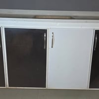 للبيع تصفية محل مجمدة عارضة بدون اي عيب سعر 175 الف . سنك مرمر طول ٢ م...