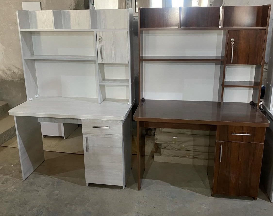 العرض ٨٠ العمق ٤٠  الرتفاع ١٢٠ 
سعر ٩٥ الف  

جمله سعر يختلف 
شغل عراقي  خشب صيني ١٨ ملم.  للتواصل واتساب ***********
