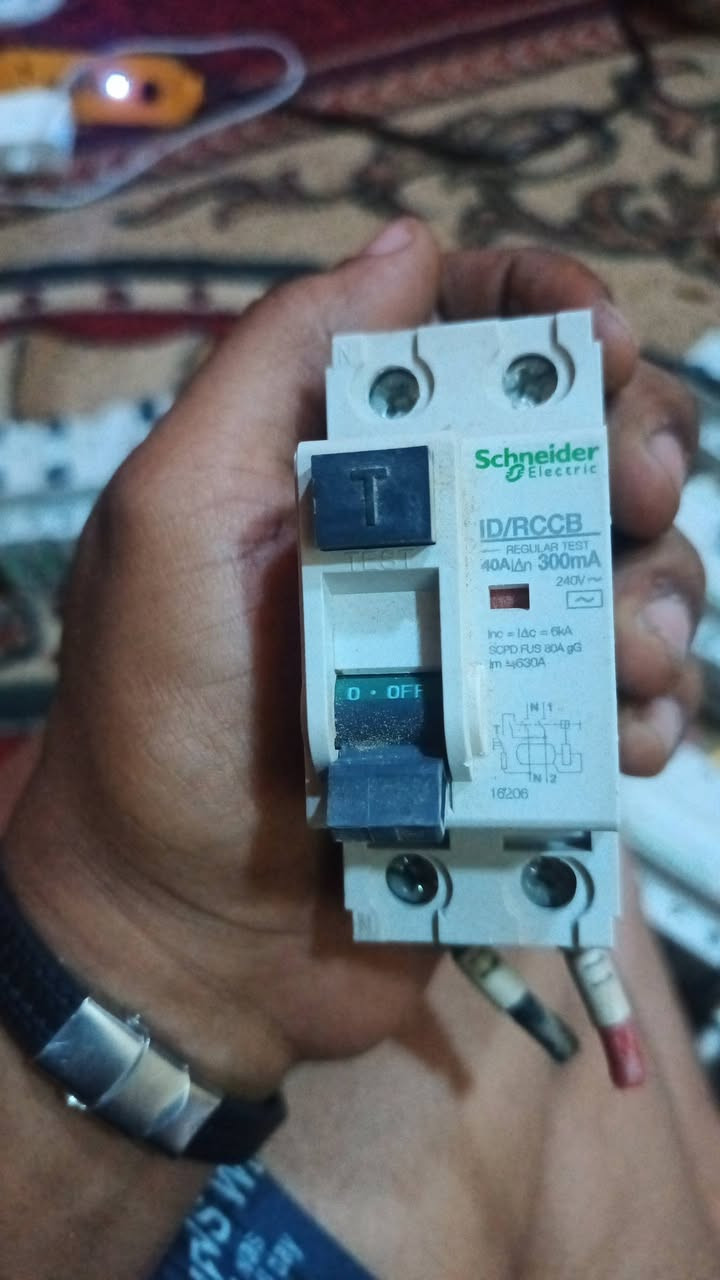 سلام عليكم هاي وجبه جديد مال حاويه شنايدر لصلي  شرط شغل 50 قطعه ابيع شلعه واحده ب 350 الف
***********
