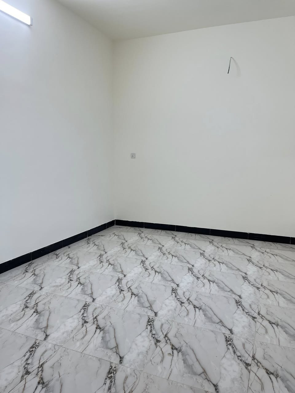 مشتمل للبيع مثنى خلف الشهداء  خلف الطاقة شارع 10 مساحة 143 متر سند 100 متر  5غرف نوم بناء 2026 زيرو  للاستفسار اكثر *********** 
مكتب العباسي للعقار
