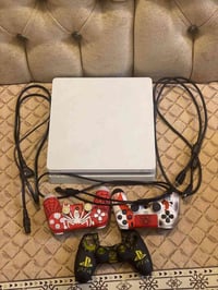 PS4 سلم اون لاين  ذاكرة 500 كيكا  نظام 13.02 كامل ملحقات الاصلية  جوست...