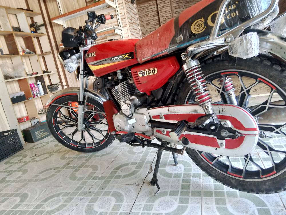 بە ناوی خوای گە وره  ئە ماتورە بۆ فروشتن سۆلێنگ مە کینە 150 مودیلی 2023 گیرو مە کینە و سلفی کارە بای بە شە رت 520هه زارو مە حامە لە شوین قە لادزێ
*********** بشدار, السليمانية
