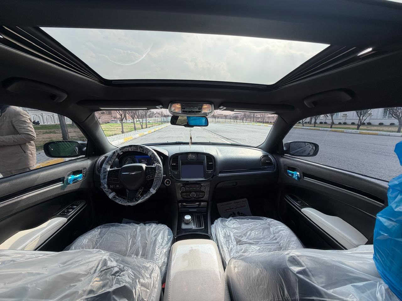 السلام عليكم
لون اسود وداخلي ملكي بلادي 

اوباما S red lien

الموديل ٢١ 

وارد كندي 

ماشيه 40 الف 

سنويه جديد 

هزه جدي 

رقم أربيل 

شرط التحويل 

.

الدخول كلين 
كفاله عامه من البارد وصبوغ 

المواصفات فول بعد ماكوعله من

١/١.

المحرك : V6 . 3.6L .

 پانوراما .

 رادار مع مانع تصادم امامي .

تحذير الخروج عن المسار .

نقطة عمياء .

 مصابيح امامية زنون مع LED .

ويل قياس 20 أنج .

حساسات مع مانع تصادم خلفي .

بردة خلفية كهربائية .

شاشه كبيرة مع نظام ملاحة نفكيشن GPS .

سستم صوت الپاين مع سماعات بريميوم ودمام بلصندوق.

مقاعد أمامية كهربائية عدد 2 .

ذاكرة لحفظ وضعيات الجلوس (ميموري) .

مقاعد أمامية تبريد وتدفئه

مقاعد خلفية تدفئة .

تشغيل عن بعد .

ستيرن كهربائي .

تدفئة ستيرن .

محدد سرعة .

تلفون بلوتوث .

كاميرا خلفية .

مرايا متحسسة للاضاءة العالية .

كير شفتر بالستيرن .

دخول ذكي (بصمة) .

.وعدنه نضام مراوس فقط رقم شمالي

الموقع اربيل كنجان ستي 

لمعرفه السعر الاتصال على الرقم 

***********
